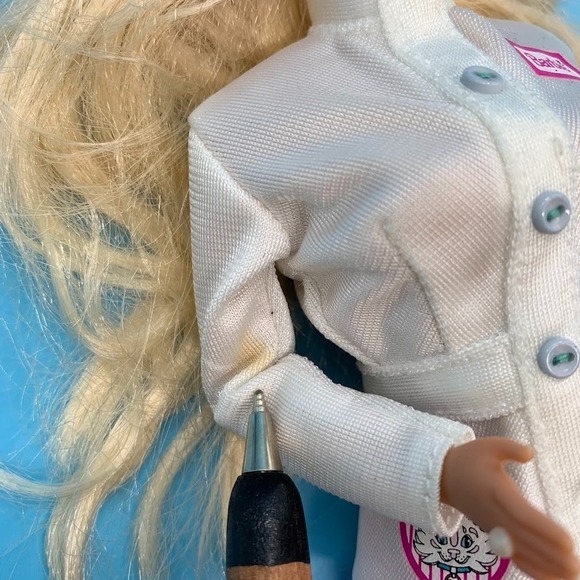 Vintage 1996 Barbie Pet Doctor Veterinarian Doll & Accessories Mattel 14603 - Picture 14 of 16